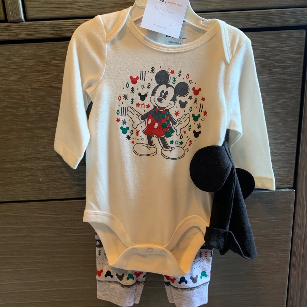 NWT 3 piece Holiday Mickey set